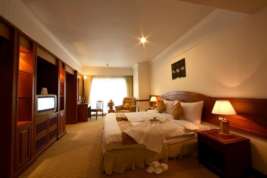 Grand Diamond City Hotel & Casino Poipet 外观 照片